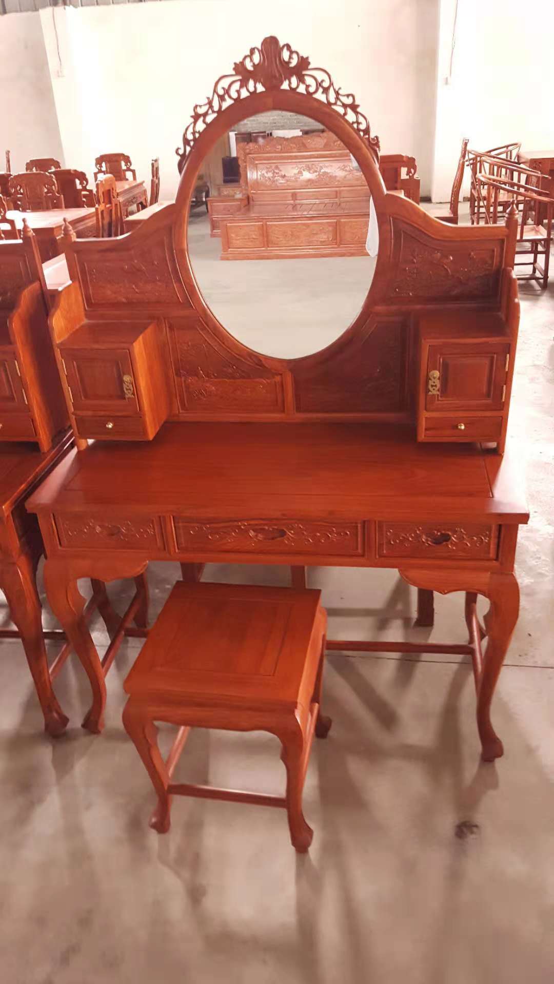 红木梳妆台